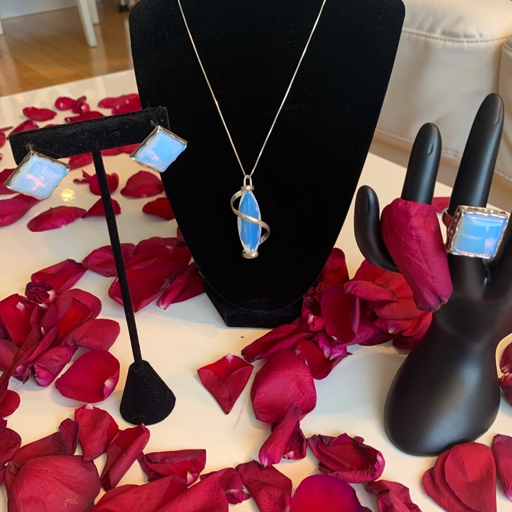 Silver 925 jewelry set: ring, earrings and pendant